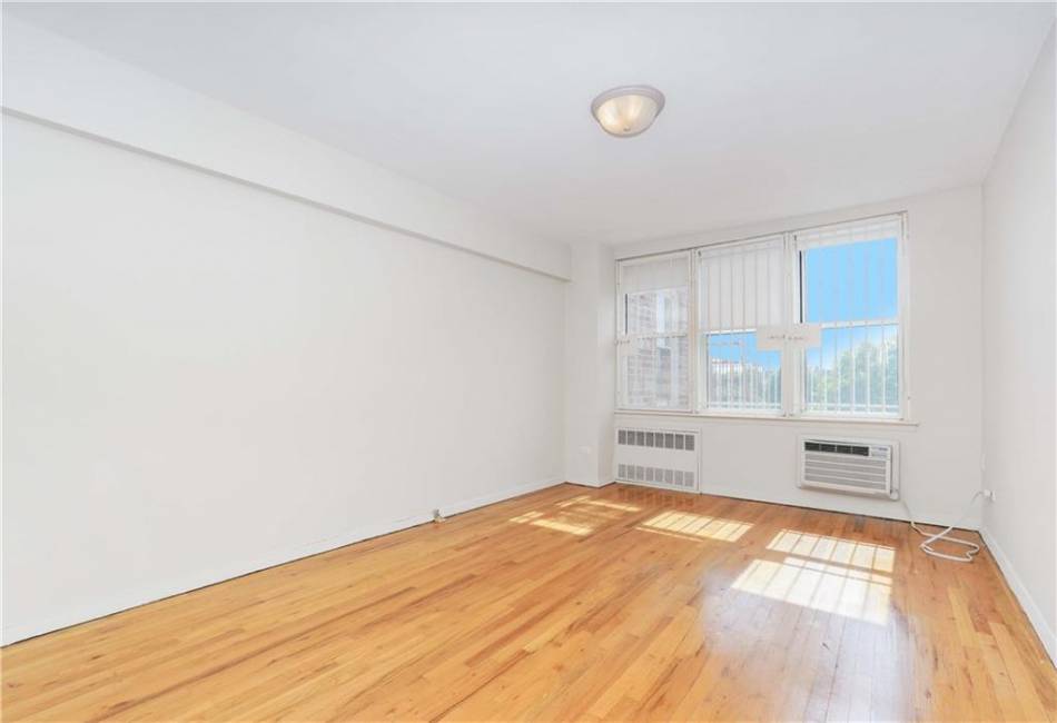 1530 8th Street, Brooklyn, New York 11230, 1 Bedroom Bedrooms, ,1 BathroomBathrooms,Residential,For Sale,8th,484426