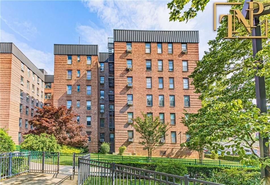 2250 Brigham Street, Brooklyn, New York 11229, 2 Bedrooms Bedrooms, ,1 BathroomBathrooms,Residential,For Sale,Brigham,484494