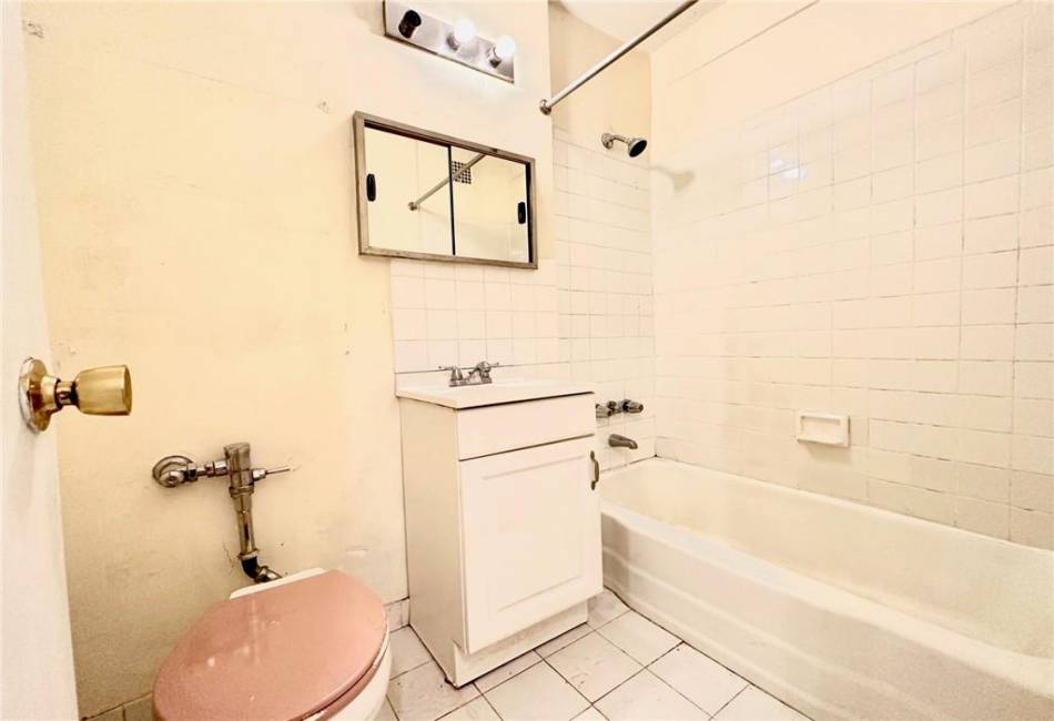 275 Webster Avenue, Brooklyn, New York 11230, 1 Bedroom Bedrooms, ,1 BathroomBathrooms,Residential,For Sale,Webster,477409