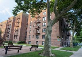 3021 Avenue Z, Brooklyn, New York 11235, 2 Bedrooms Bedrooms, ,1 BathroomBathrooms,Residential,For Sale,Avenue Z,484457