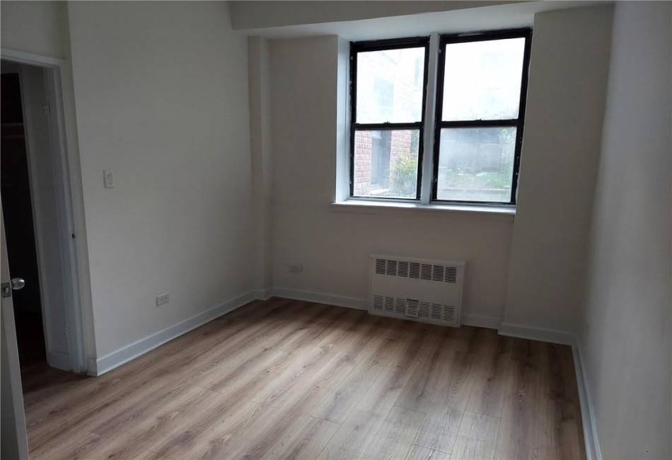 3235 Emmons Avenue, Brooklyn, New York 11235, 2 Bedrooms Bedrooms, ,1 BathroomBathrooms,Residential,For Sale,Emmons,474840