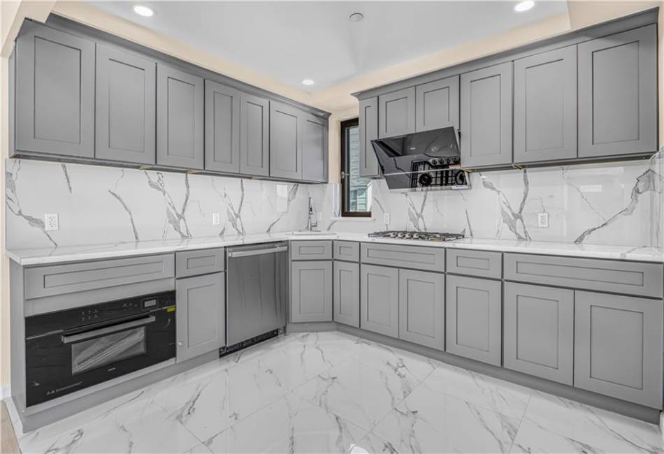 207 Bay 35th Street, New York, New York 11214, 3 Bedrooms Bedrooms, ,2 BathroomsBathrooms,Residential,For Sale,Bay 35th,484673