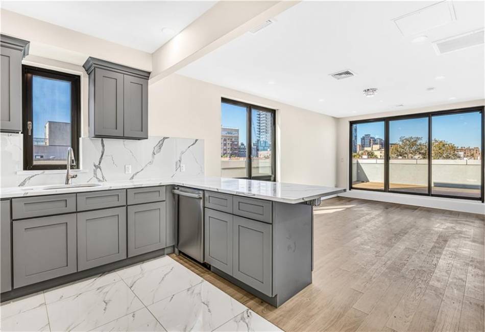 207 Bay 35th Street, Brooklyn, New York 11214, 1 Bedroom Bedrooms, ,1 BathroomBathrooms,Residential,For Sale,Bay 35th,484685