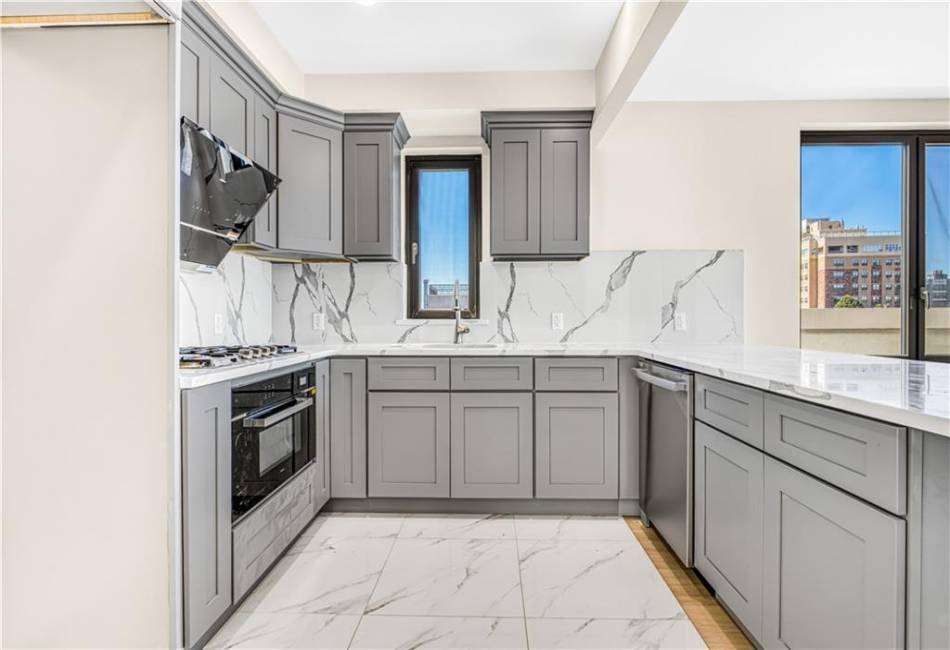 207 Bay 35th Street, Brooklyn, New York 11214, 1 Bedroom Bedrooms, ,1 BathroomBathrooms,Residential,For Sale,Bay 35th,484685