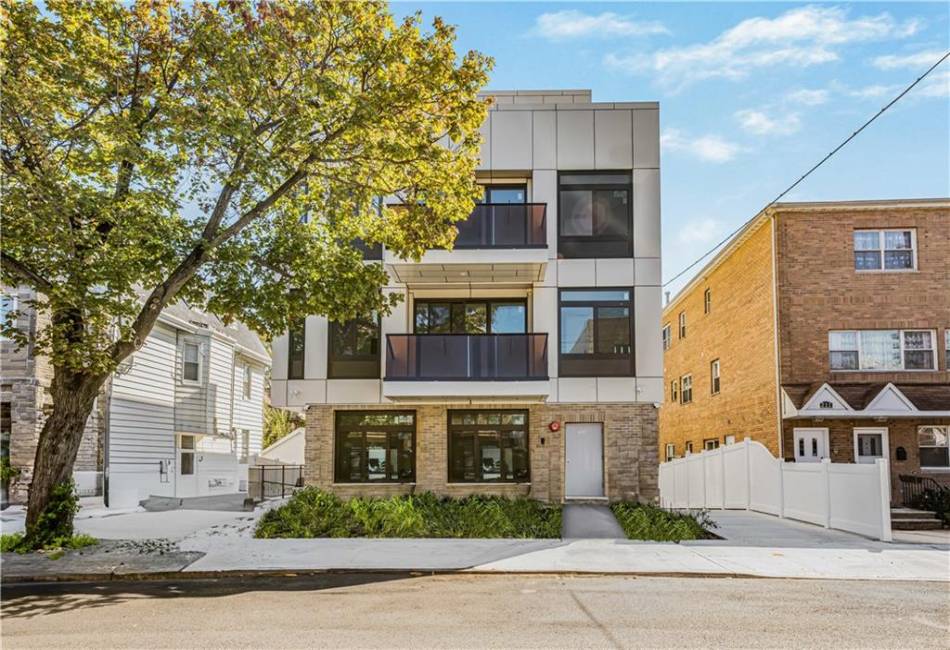207 Bay 35th Street, Brooklyn, New York 11214, 2 Bedrooms Bedrooms, ,1 BathroomBathrooms,Residential,For Sale,Bay 35th,484687