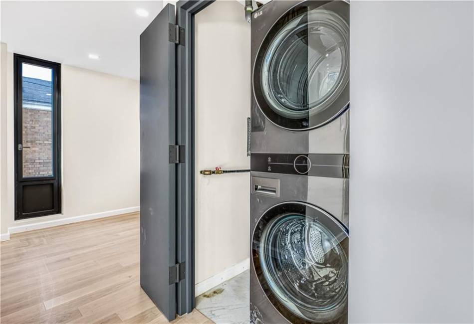 207 Bay 35th Street, Brooklyn, New York 11214, 2 Bedrooms Bedrooms, ,1 BathroomBathrooms,Residential,For Sale,Bay 35th,484687