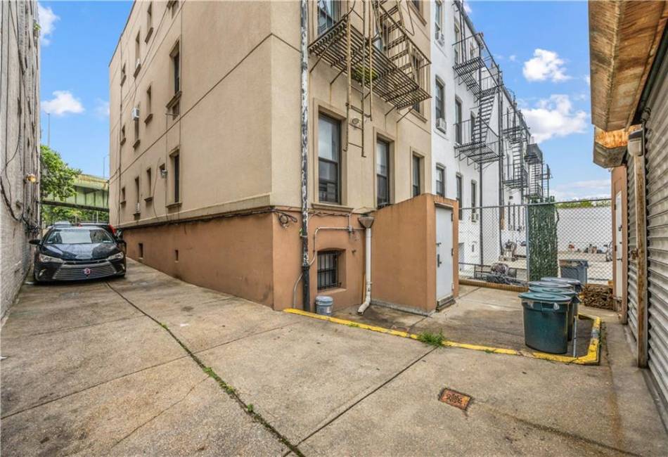 225 65th Street, Brooklyn, New York 11220, 11 Bedrooms Bedrooms, ,7 BathroomsBathrooms,Residential,For Sale,65th,484705