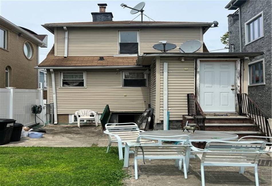 1118 Williams Court, Brooklyn, New York 11235, 3 Bedrooms Bedrooms, ,2 BathroomsBathrooms,Residential,For Sale,Williams,484746