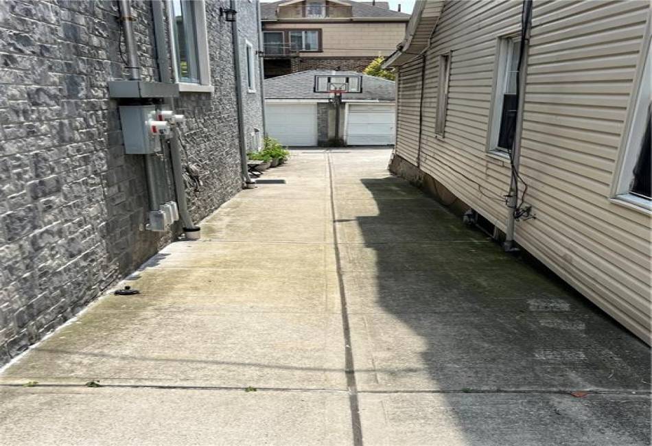 1118 Williams Court, Brooklyn, New York 11235, 3 Bedrooms Bedrooms, ,2 BathroomsBathrooms,Residential,For Sale,Williams,484746