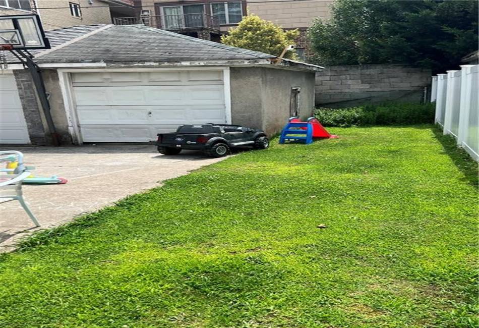 1118 Williams Court, Brooklyn, New York 11235, 3 Bedrooms Bedrooms, ,2 BathroomsBathrooms,Residential,For Sale,Williams,484746