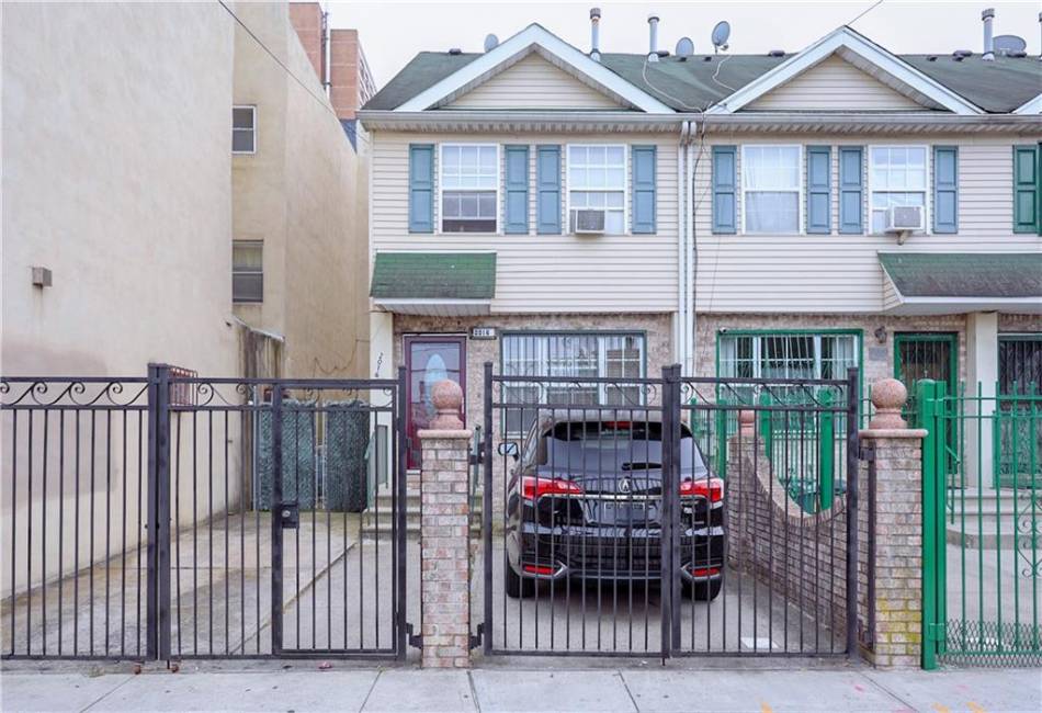 2016 Mermaid Avenue, Brooklyn, New York 11224, 3 Bedrooms Bedrooms, ,2 BathroomsBathrooms,Residential,For Sale,Mermaid,484789