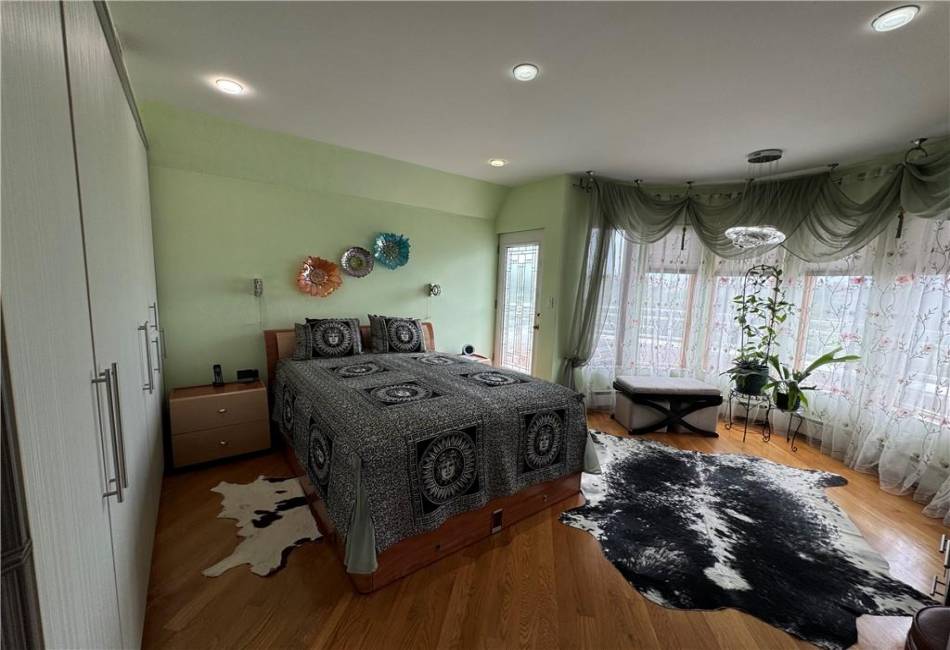 1519 Oriental Boulevard, Brooklyn, New York 11235, 4 Bedrooms Bedrooms, ,Residential,For Sale,Oriental,484850