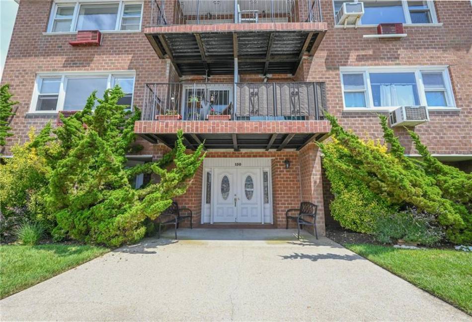 150 Beach 123rd Street, Rockaway Park, New York 11694, 2 Bedrooms Bedrooms, ,2 BathroomsBathrooms,Residential,For Sale,Beach 123rd,484816