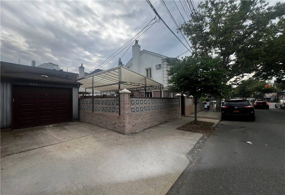 606 68th Street, Brooklyn, New York 11220, 3 Bedrooms Bedrooms, ,3 BathroomsBathrooms,Residential,For Sale,68th,484878