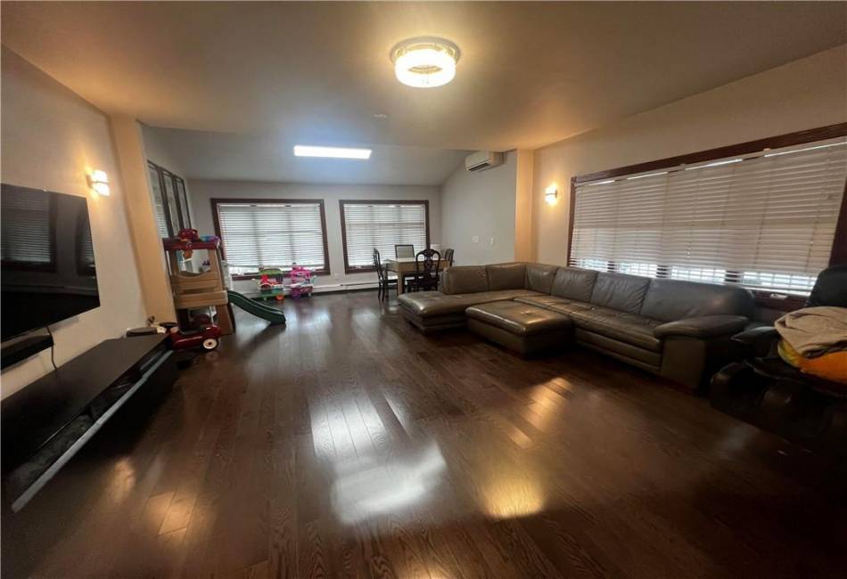 606 68th Street, Brooklyn, New York 11220, 3 Bedrooms Bedrooms, ,3 BathroomsBathrooms,Residential,For Sale,68th,484878