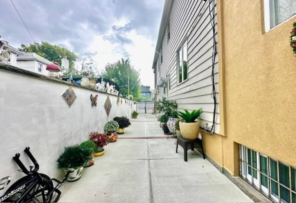 1940 3rd Street, Brooklyn, New York 11223, 3 Bedrooms Bedrooms, ,3 BathroomsBathrooms,Residential,For Sale,3rd,484894