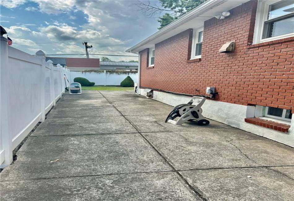 57 Jerome Road, Staten Island, New York 10305, 3 Bedrooms Bedrooms, ,2 BathroomsBathrooms,Residential,For Sale,Jerome,484948