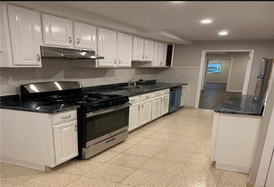 2072 68th Street, Brooklyn, New York 11234, 6 Bedrooms Bedrooms, ,3 BathroomsBathrooms,Residential,For Sale,68th,480836