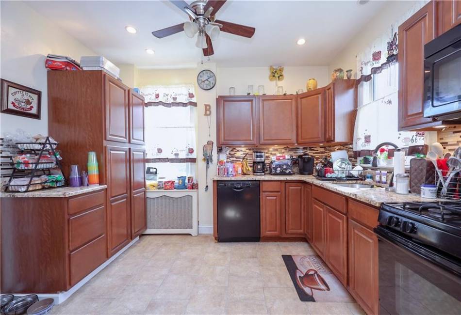 45 Laconia Avenue, Staten Island, New York 10305, 4 Bedrooms Bedrooms, ,3 BathroomsBathrooms,Residential,For Sale,Laconia,484974