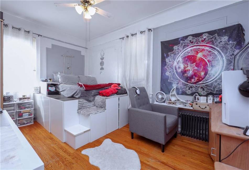 45 Laconia Avenue, Staten Island, New York 10305, 4 Bedrooms Bedrooms, ,3 BathroomsBathrooms,Residential,For Sale,Laconia,484974