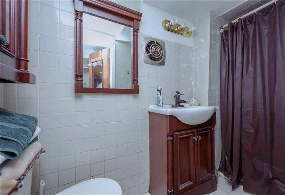 45 Laconia Avenue, Staten Island, New York 10305, 4 Bedrooms Bedrooms, ,3 BathroomsBathrooms,Residential,For Sale,Laconia,484974