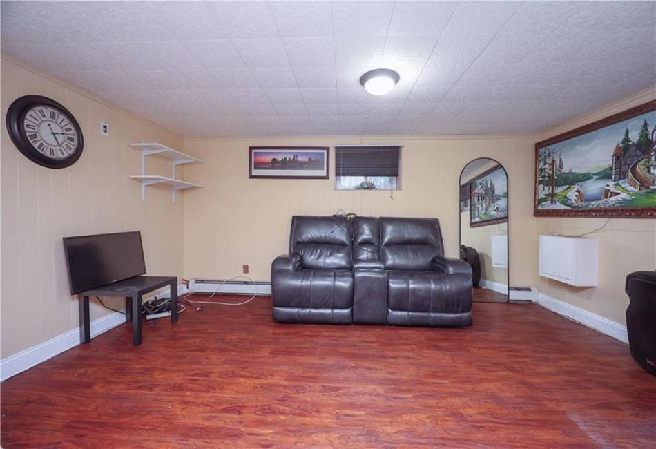 45 Laconia Avenue, Staten Island, New York 10305, 4 Bedrooms Bedrooms, ,3 BathroomsBathrooms,Residential,For Sale,Laconia,484974