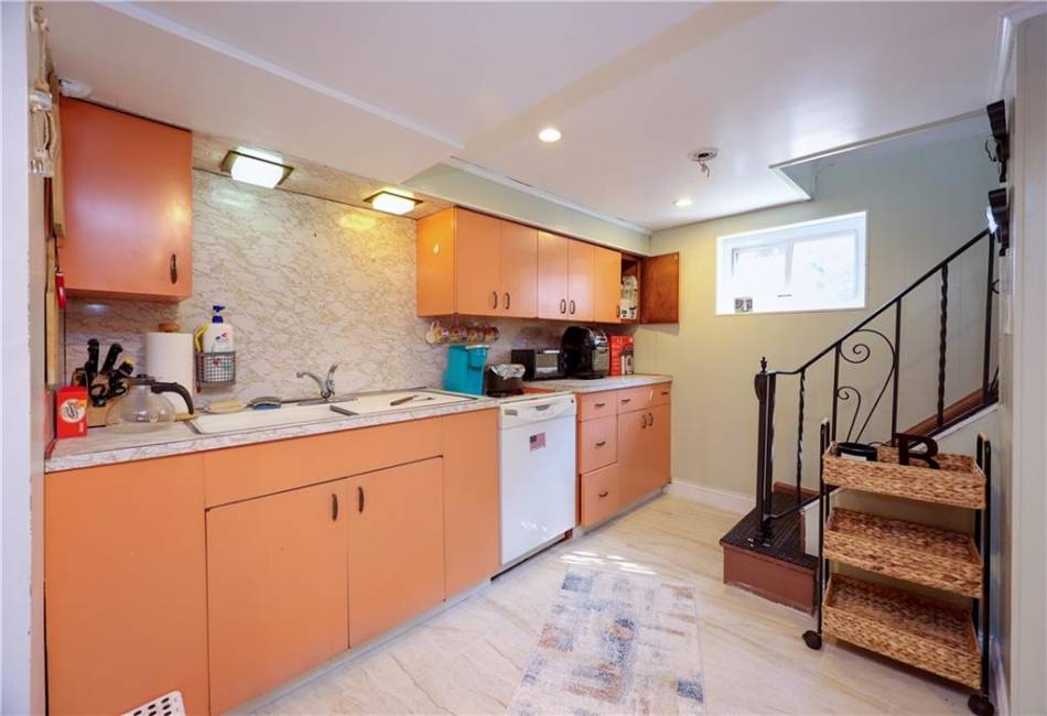 45 Laconia Avenue, Staten Island, New York 10305, 4 Bedrooms Bedrooms, ,3 BathroomsBathrooms,Residential,For Sale,Laconia,484974