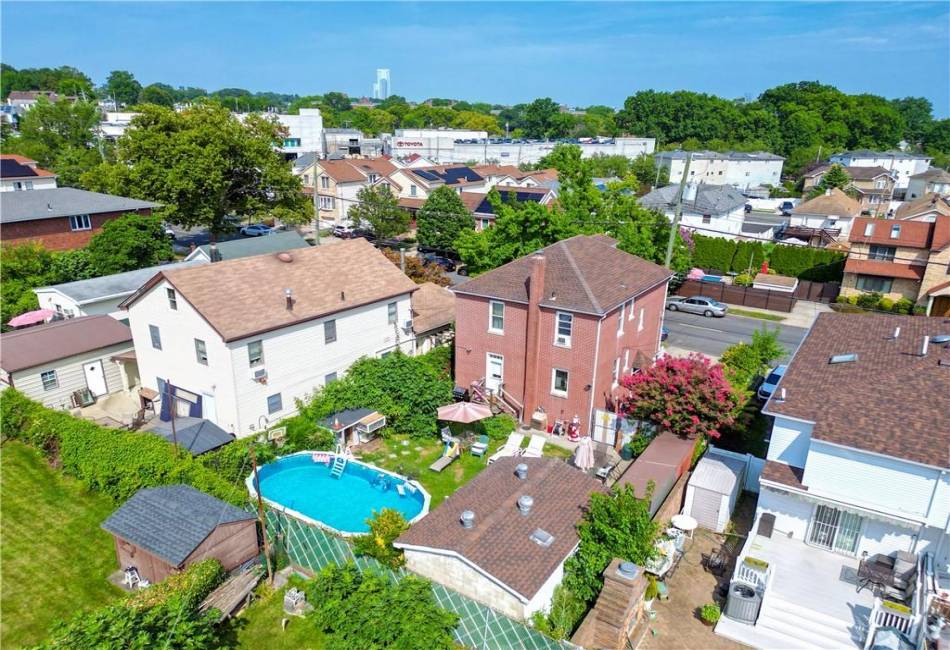 45 Laconia Avenue, Staten Island, New York 10305, 4 Bedrooms Bedrooms, ,3 BathroomsBathrooms,Residential,For Sale,Laconia,484974