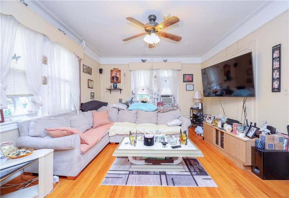 45 Laconia Avenue, Staten Island, New York 10305, 4 Bedrooms Bedrooms, ,3 BathroomsBathrooms,Residential,For Sale,Laconia,484974