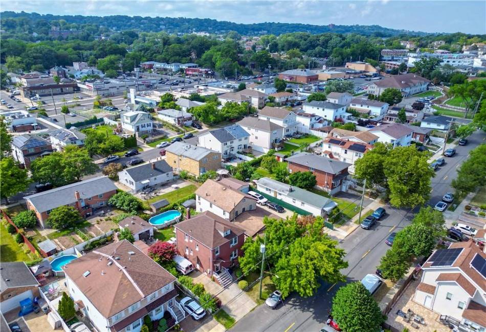 45 Laconia Avenue, Staten Island, New York 10305, 4 Bedrooms Bedrooms, ,3 BathroomsBathrooms,Residential,For Sale,Laconia,484974