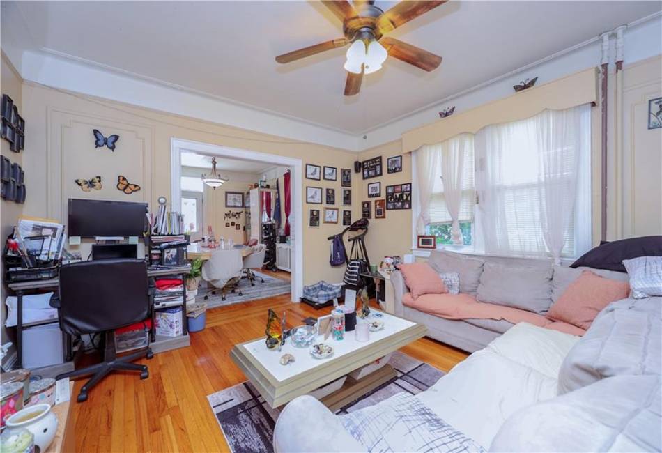 45 Laconia Avenue, Staten Island, New York 10305, 4 Bedrooms Bedrooms, ,3 BathroomsBathrooms,Residential,For Sale,Laconia,484974