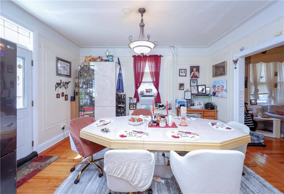 45 Laconia Avenue, Staten Island, New York 10305, 4 Bedrooms Bedrooms, ,3 BathroomsBathrooms,Residential,For Sale,Laconia,484974