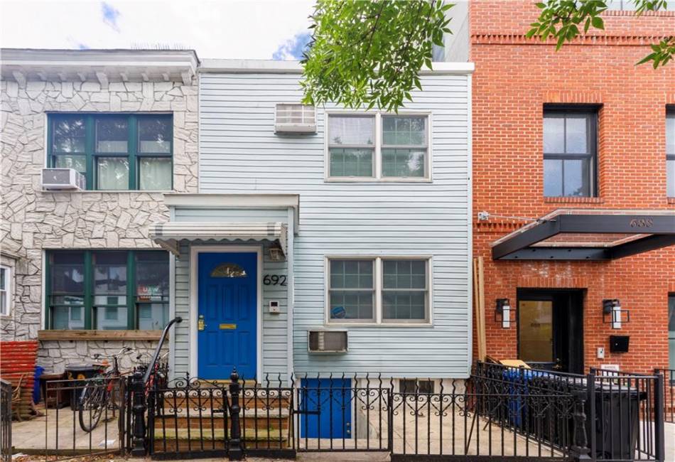692 6th Avenue, Brooklyn, New York 11215, 2 Bedrooms Bedrooms, ,2 BathroomsBathrooms,Residential,For Sale,6th,485057