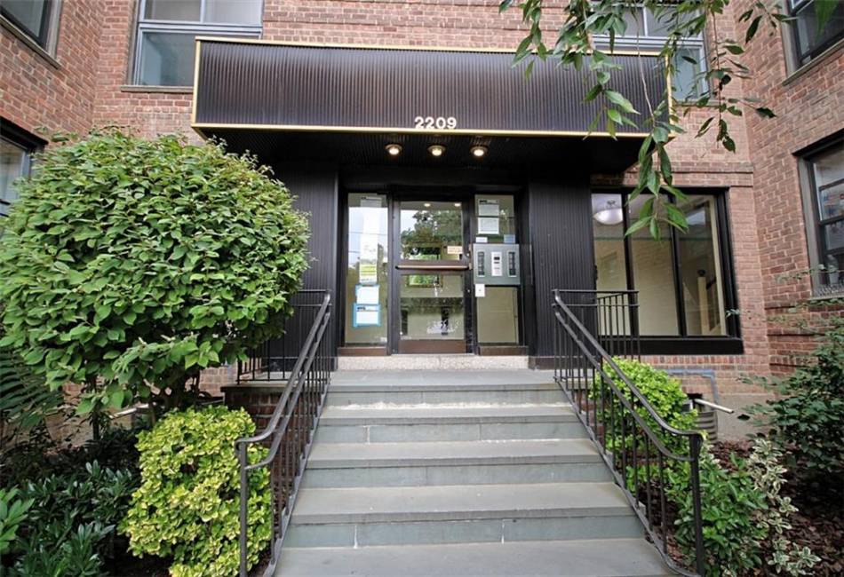 2209 Knapp Street, Brooklyn, New York 11229, 2 Bedrooms Bedrooms, ,1 BathroomBathrooms,Residential,For Sale,Knapp,485134