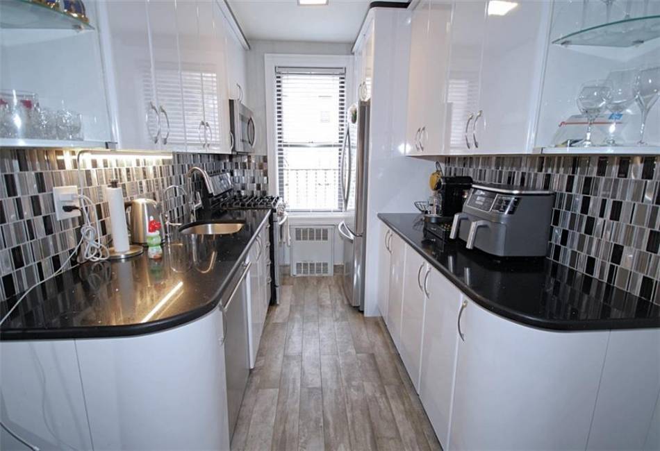 2209 Knapp Street, Brooklyn, New York 11229, 2 Bedrooms Bedrooms, ,1 BathroomBathrooms,Residential,For Sale,Knapp,485134