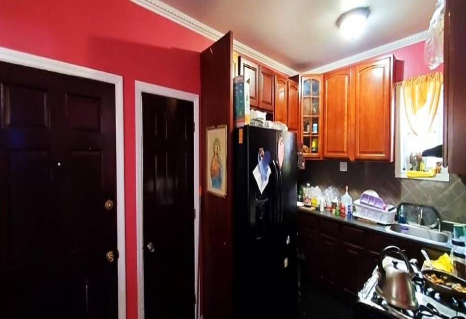 2319 12th Street, Brooklyn, New York 11223, 7 Bedrooms Bedrooms, ,4 BathroomsBathrooms,Residential,For Sale,12th,485043