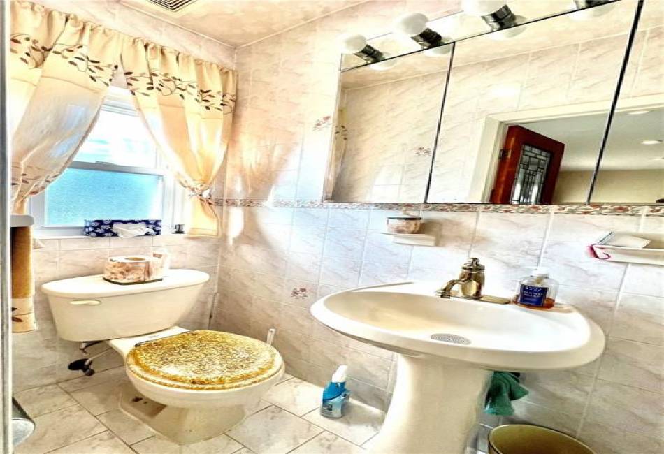 10576 Avenue K, Brooklyn, New York 11236, 3 Bedrooms Bedrooms, ,4 BathroomsBathrooms,Residential,For Sale,Avenue K,485205