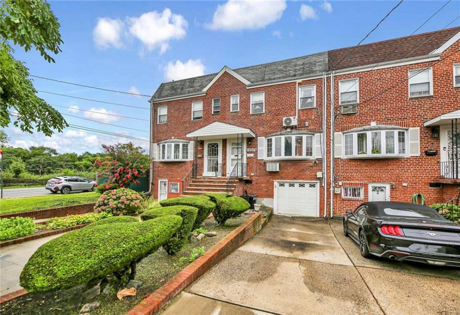 10576 Avenue K, Brooklyn, New York 11236, 3 Bedrooms Bedrooms, ,4 BathroomsBathrooms,Residential,For Sale,Avenue K,485205