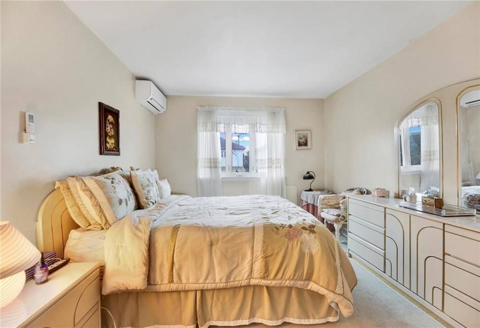 10576 Avenue K, Brooklyn, New York 11236, 3 Bedrooms Bedrooms, ,4 BathroomsBathrooms,Residential,For Sale,Avenue K,485205