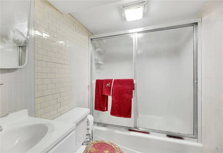 10576 Avenue K, Brooklyn, New York 11236, 3 Bedrooms Bedrooms, ,4 BathroomsBathrooms,Residential,For Sale,Avenue K,485205