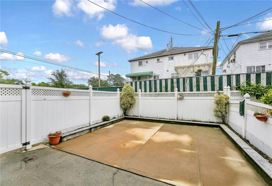 10576 Avenue K, Brooklyn, New York 11236, 3 Bedrooms Bedrooms, ,4 BathroomsBathrooms,Residential,For Sale,Avenue K,485205