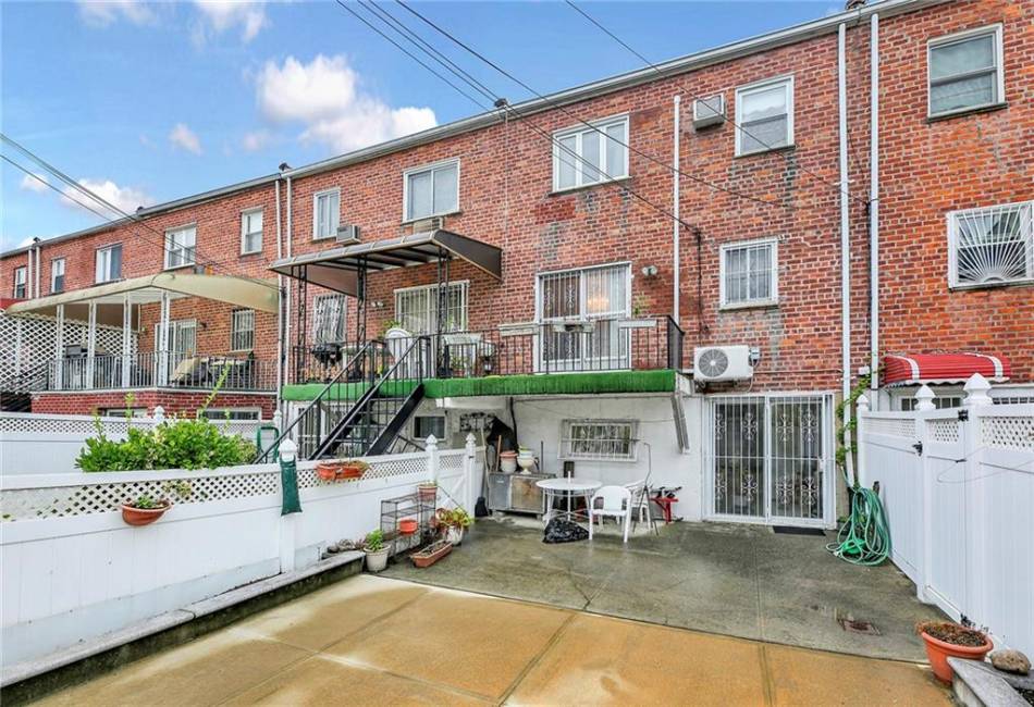 10576 Avenue K, Brooklyn, New York 11236, 3 Bedrooms Bedrooms, ,4 BathroomsBathrooms,Residential,For Sale,Avenue K,485205
