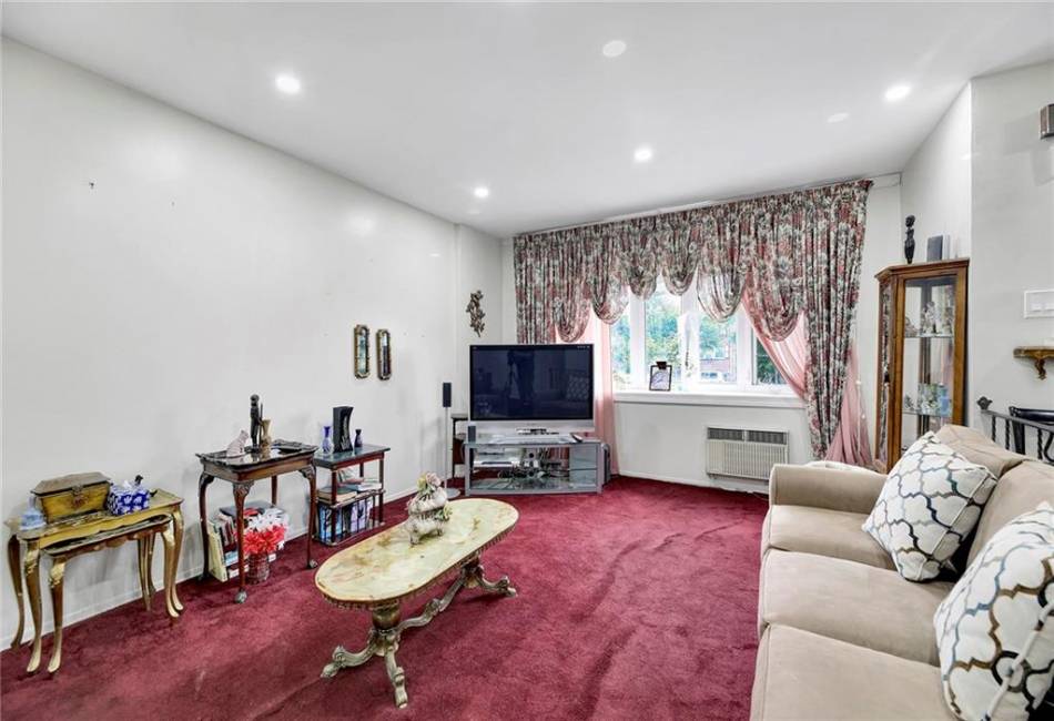 10576 Avenue K, Brooklyn, New York 11236, 3 Bedrooms Bedrooms, ,4 BathroomsBathrooms,Residential,For Sale,Avenue K,485205