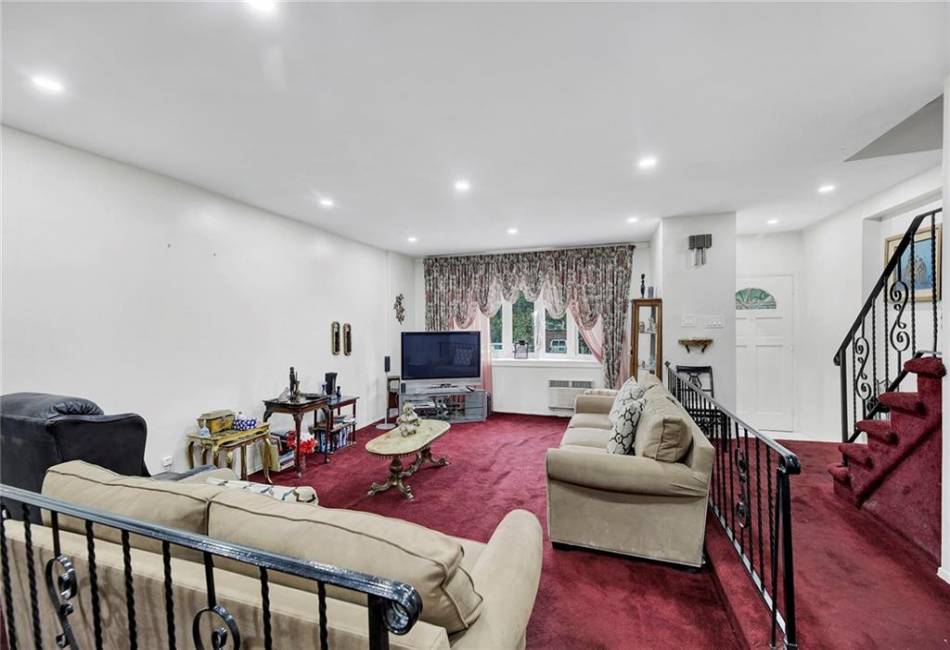10576 Avenue K, Brooklyn, New York 11236, 3 Bedrooms Bedrooms, ,4 BathroomsBathrooms,Residential,For Sale,Avenue K,485205