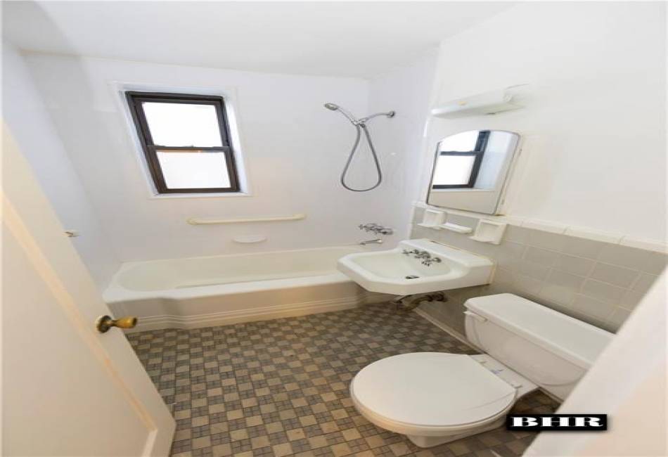 2425 Haring Street, Brooklyn, New York 11235, 2 Bedrooms Bedrooms, ,1 BathroomBathrooms,Residential,For Sale,Haring,480407