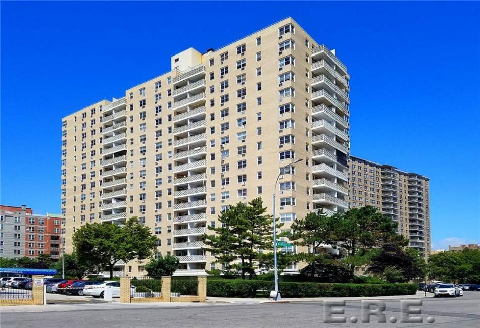 35 Seacoast Terrace, Brooklyn, New York 11235, 2 Bedrooms Bedrooms, ,1 BathroomBathrooms,Residential,For Sale,Seacoast,485463