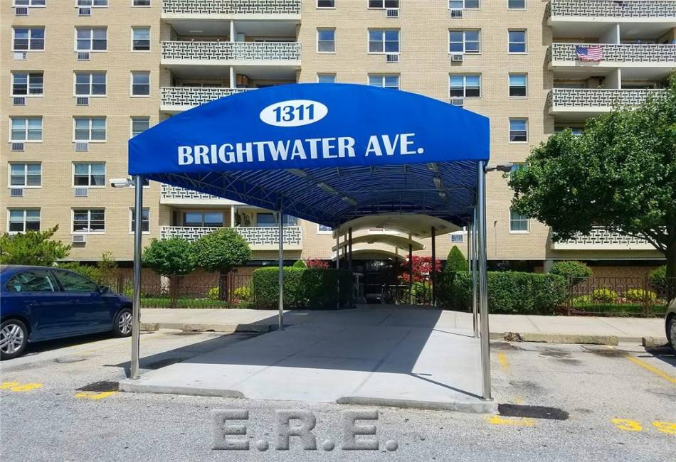 35 Seacoast Terrace, Brooklyn, New York 11235, 2 Bedrooms Bedrooms, ,1 BathroomBathrooms,Residential,For Sale,Seacoast,485463