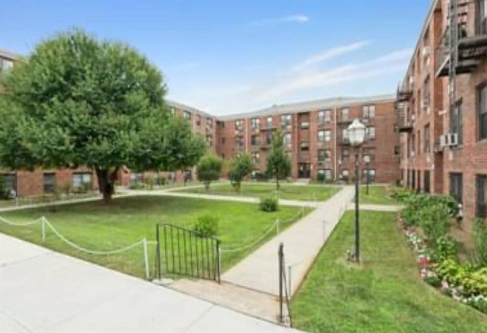 989 108th Street, Brooklyn, New York 11236, 1 Bedroom Bedrooms, ,1 BathroomBathrooms,Residential,For Sale,108th,480684