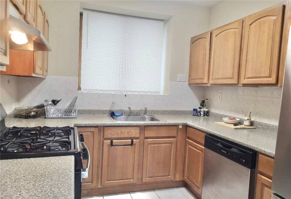 2622 Avenue Y, Brooklyn, New York 11235, 7 Bedrooms Bedrooms, ,6 BathroomsBathrooms,Residential,For Sale,Avenue Y,485451