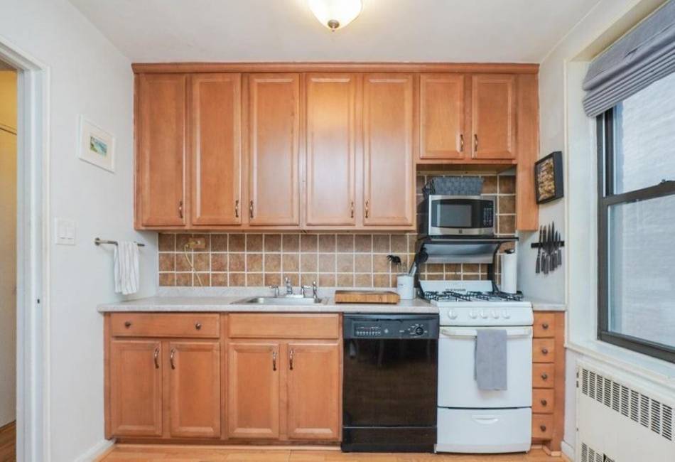 61 Oliver Street, Brooklyn, New York 11209, 1 Bedroom Bedrooms, ,1 BathroomBathrooms,Residential,For Sale,Oliver,485487